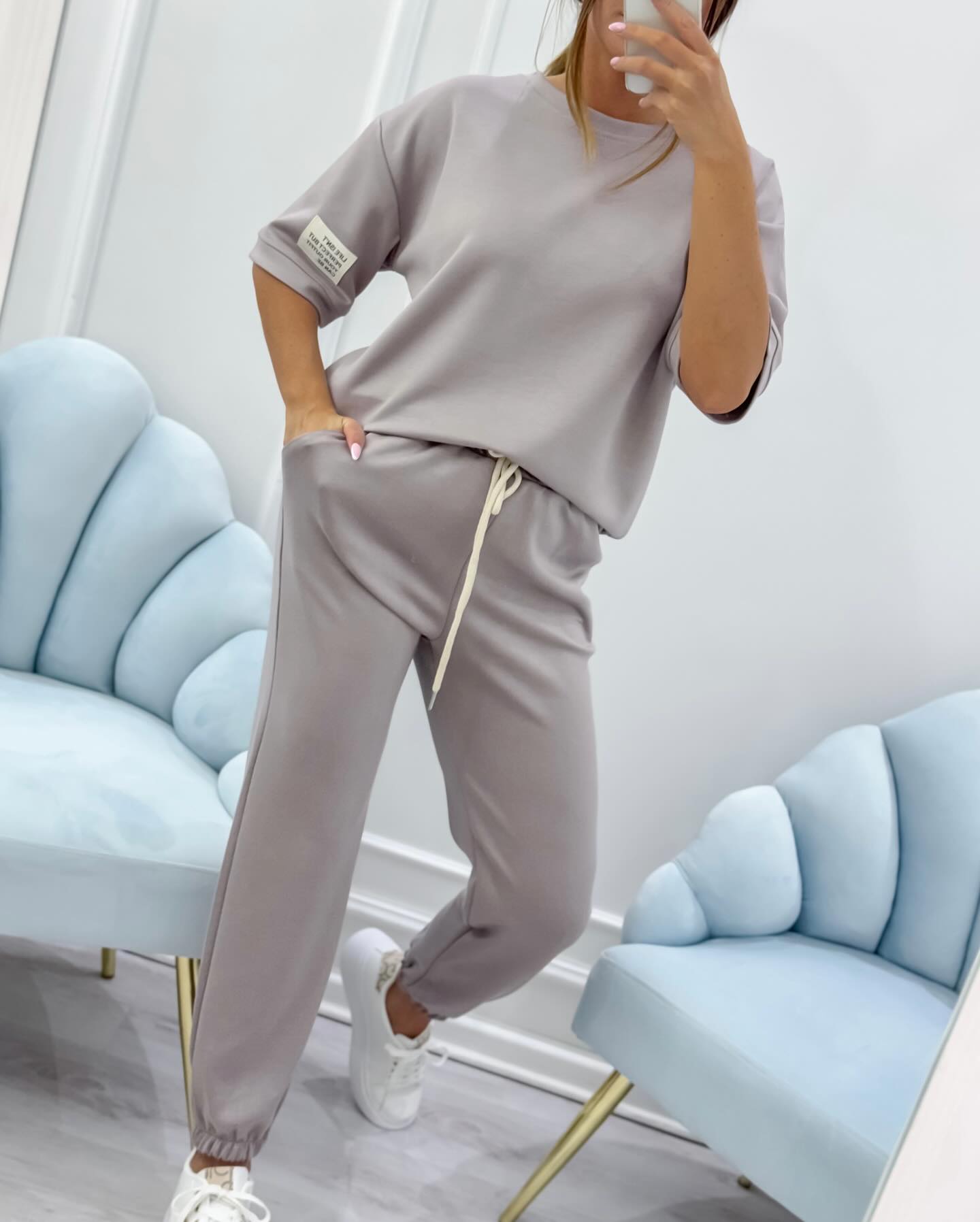 ⏳ Vremenski ograničena ponuda! ⏰ Ovaj ženski ležerni set sadrži jednostavan top i pantalone.