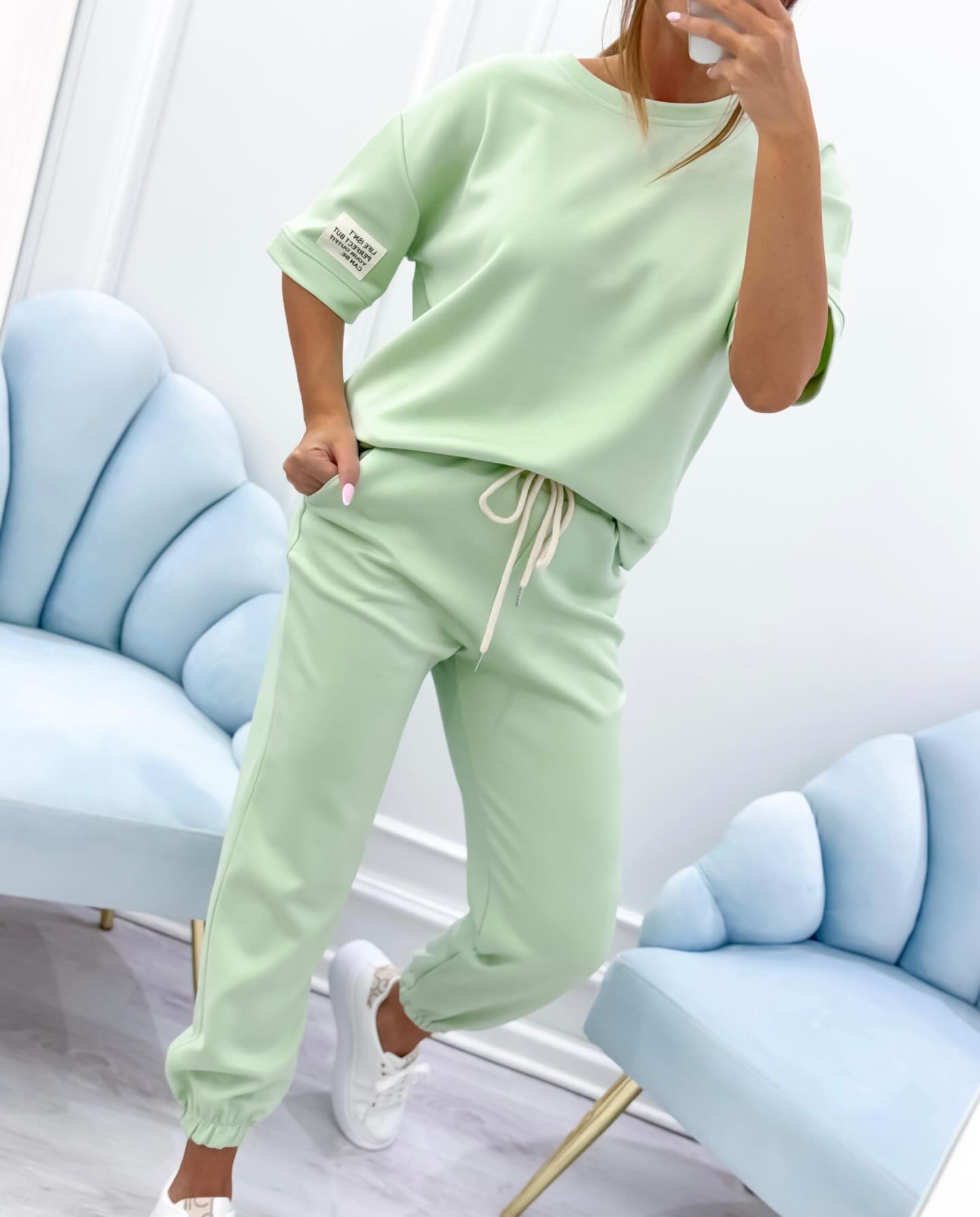 ⏳ Vremenski ograničena ponuda! ⏰ Ovaj ženski ležerni set sadrži jednostavan top i pantalone.